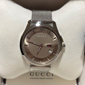 🔥Authentic 🔥 Gucci Men's Watch in Silver and Gold Tones